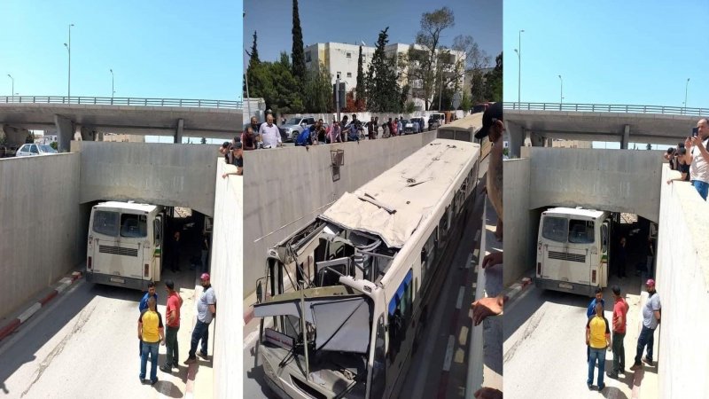 حادث غريب في اريانة...حافلة تعلق في نفق ضيق وتتسبب في اصطدام عدد من السيارات