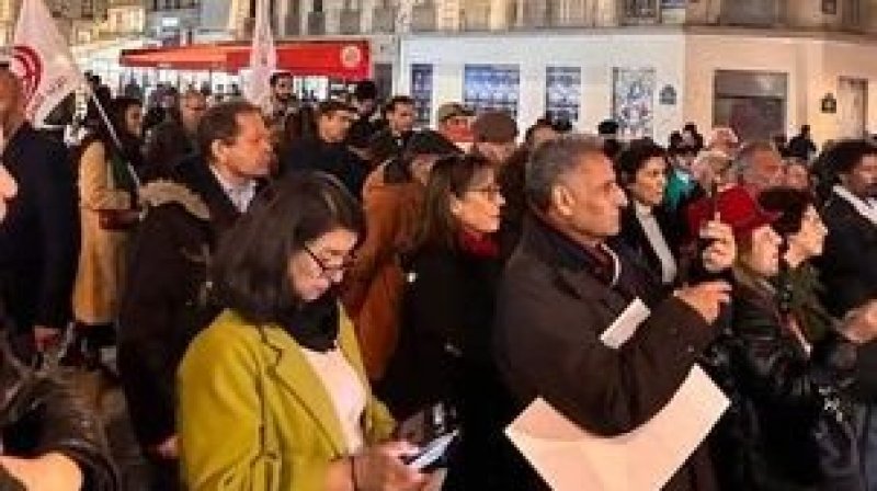 تضامن نقابي وسياسي فرنسي في وقفة داعمة للاتحاد و الصحافيين و المجتمع المدني