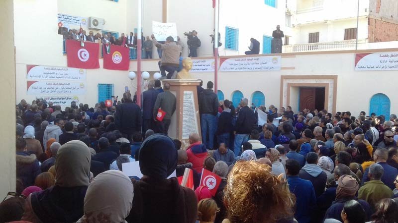 الهيئة الادارية باتحاد قفصة تسجل تدهور الخدمات الإدارية وتعطل شؤون المواطنين واستهداف مكاسبهم الاجتماعية