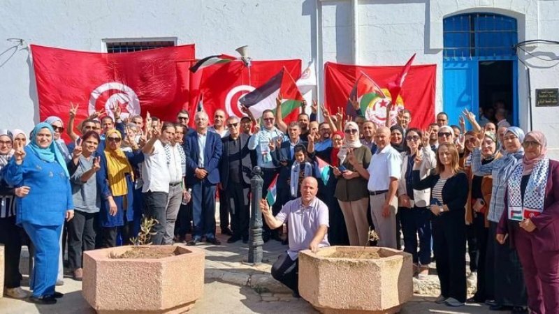 نقابة اعوان وإطارات رئاسة الحكومة يتبرعون لفائدة الطلبة الفلسطنيين