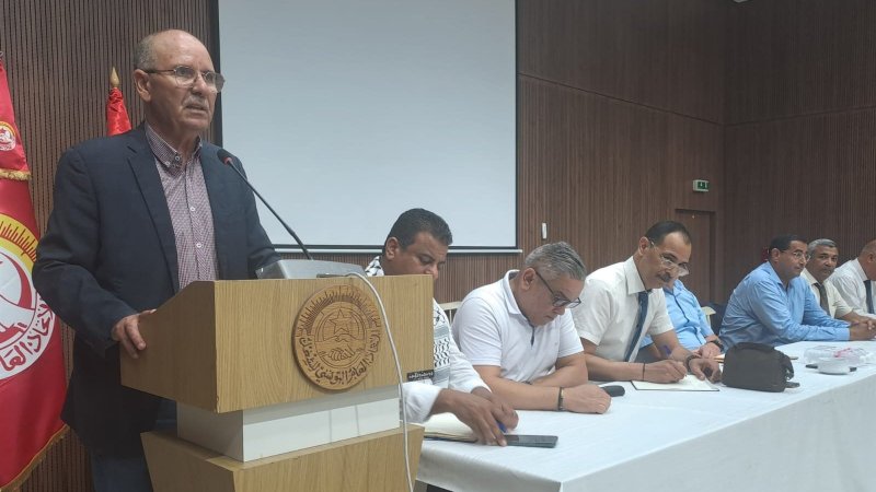 الطبوبي في افتتاح ندوة إطارات قطاع البنوك : متمسكون بزيادات مجزية في القطاع
