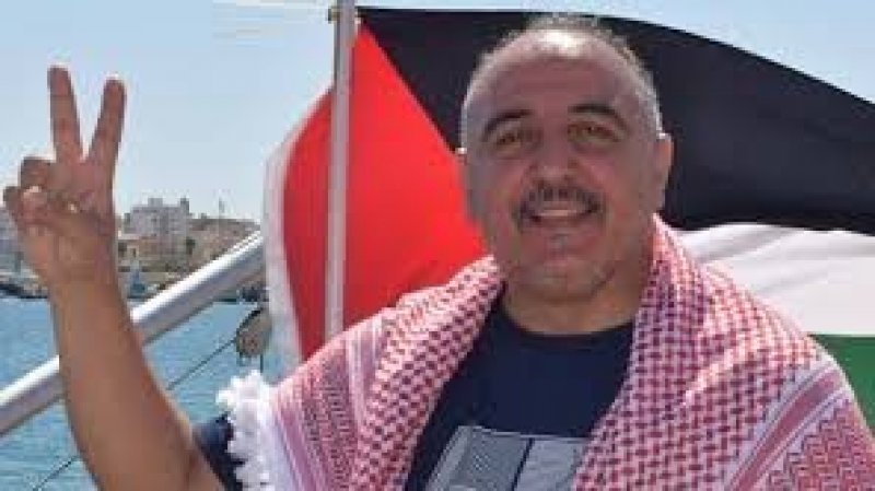 نقابة الصحفيين تتضامن مع المناضل الحر حاتم العويني ورفاقه في سفينة حنظلة