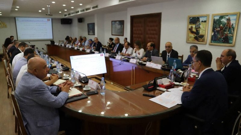 وسط توقعات بموسم ايجابي : اعضاء المجلس الوطني للزيتون ينظرون في مشاغل الفلاحين واليات التصدير