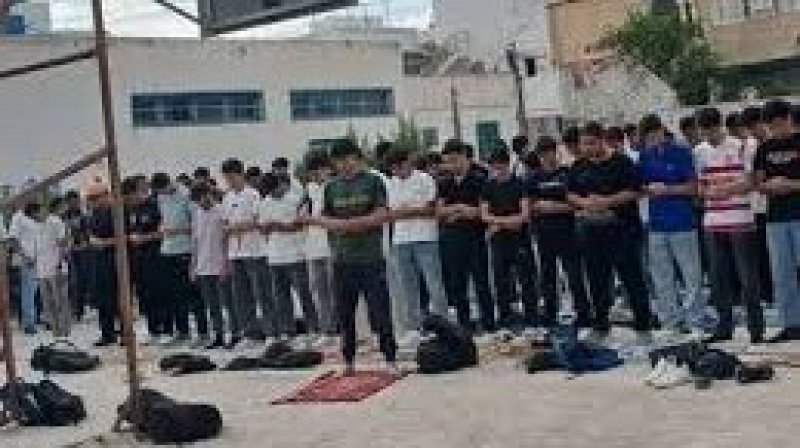 حادثة صلاة جماعية بمعهد الحمامات تثير جدلًا والمرصد الوطني للدفاع عن مدنية الدولة يحذّر من خلط الديني بالمدني