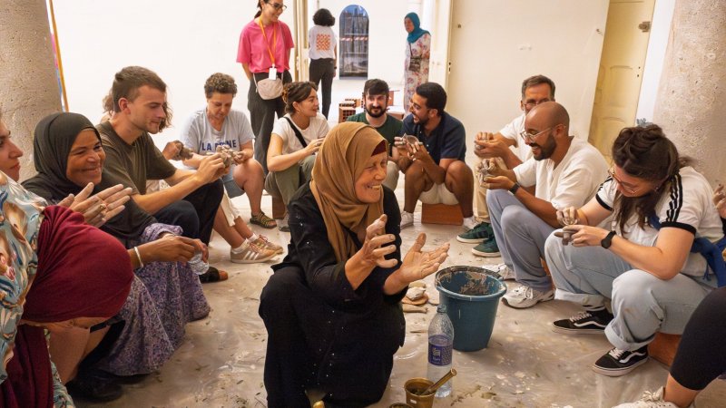 "دريم سيتي" يكرّم حرفيات سجنان بمعرض "Laaroussa Fragment" في قشلة العطارين