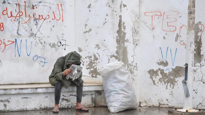 مجرد حبر فاقع على جدار باهت: الديمقراطية في واقع يصرخ بالعكس
