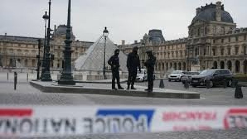 توقيف مشتبهين في سرقة مجوهرات تاريخية من متحف اللوفر بقيمة 88 مليون يورو