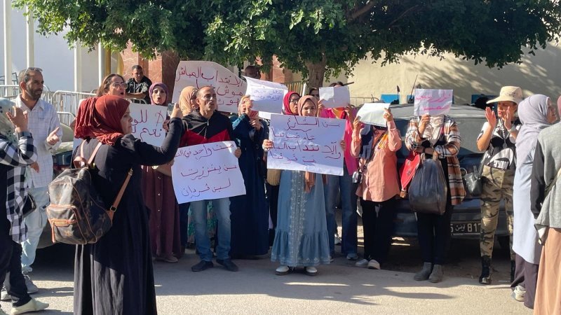 تحركات احتجاجية أمام مقر ولاية قفصة تطالب بحل مشكلة البطالة وتنفيذ الاتفاقيات