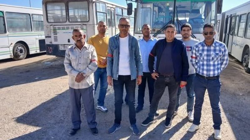 أعوان النقل بقبلي يصعّدون احتجاجاتهم بسبب تدهور الأوضاع المهنية