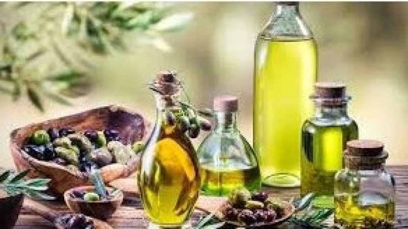 تخوفات ايطالية : هل يقع زيت الزيتون التونسي ضحية عملية تحيل مستثمرين إسبان ؟ وبرلماني ايطالي يطالب البرلمان الأوروبي بالتحقيق