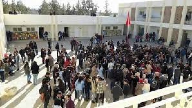 فرع الثانوي بنابل يستنكر التجاوزات في حركة نقل المدرسين