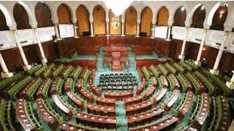 نائب في مجلس النواب يدعو الرئيس إلى عدم ختم قانون المالية