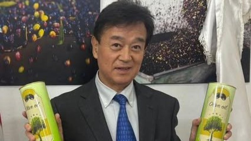 غادر بمثل خطته إلى بلجيكا : السفير الياباني اوسوغا يواصل الترويج لزيت الزيتون في اليابان وخارجها