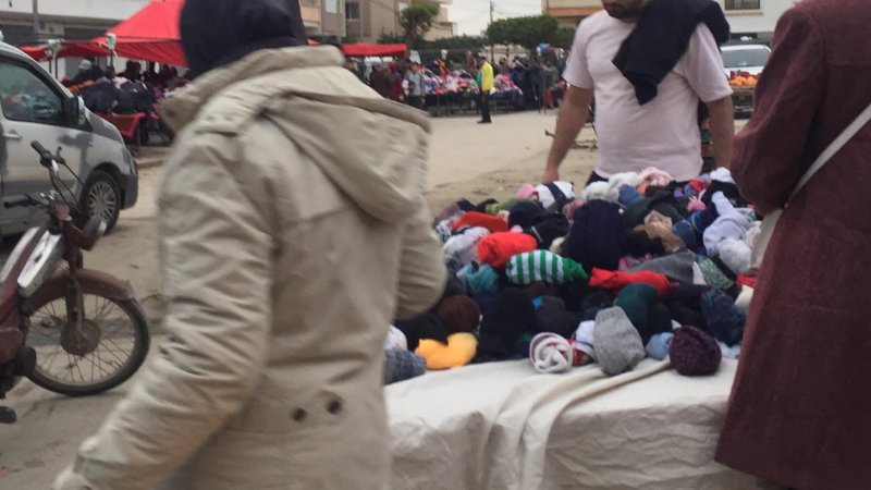 باعة الفريب يحتجون في قليبية ويتمردون على  قرارات البلدية