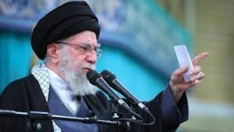 مقتل المرشد الأعلى الإيراني علي خامنئي في غارة أمريكية " إسرائيلية " بطهران