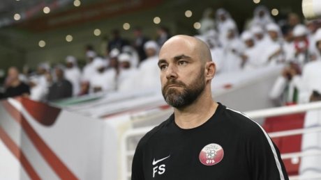 سانشيز يعلن عن قائمة قطر لمباراتي صربيا وأذربيجان