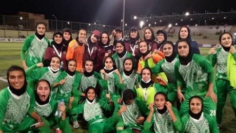 "فريق المحجبات" يدخل تاريخ الكرة الآسيوية