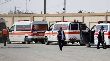 منظمة أطباء بلا حدود تتهم الكيان الغاصب بإطلاق النار على قافلة من مركباتها