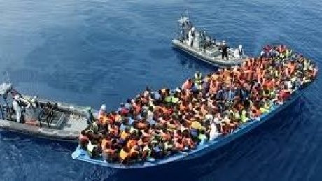 قرار قد يشمل تونسيين : غدا نقل مجموعة من المهاجرين من إيطاليا إلى منشأة بالبانيا و آلاف ينتظرهم نفس المصير