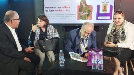 في معرض تونس للكتاب: توقيع ديوان "مازال في العمر بقية" للشاعر الفلسطيني عمر صبري