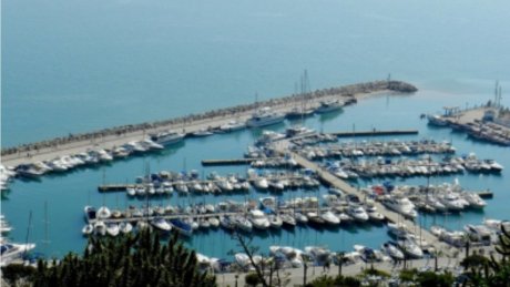 اعوان مقهى وميناء ونزل سيدي بوسعيد ينفون علاقتهم بعريضة كيدية