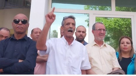 " الالاف من عمال واطارات قطاع الفلاحة اليوم : "وزير بلا قرار يمشي يشد الدار