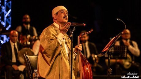 لطفي بوشناق على ركح مهرجان الحمامات الدولي : غنى للحبيبة و الأم و الوطن و الجمهور حفظ أغانيه