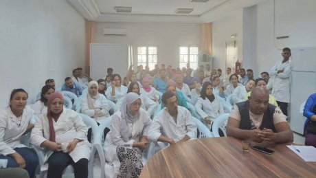 مستشفى الهادي شاكر بصفاقس : اعوان المناولة والمتعاقدون ومتعاقدو الكوفيد يطالبون بتسوية وضعياتهم