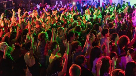 ما قبل الافتتاح الرسمي للدورة العاشرة لـ "دريم سيتي":  "طرب" يهدي فلسطين عرضا عن الصمود والتشبث بالحياة