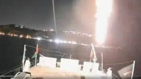 تفاصيل استهداف سفينتين لأسطول الصمود في ميناء سيدي بوسعيد