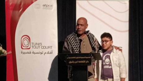 " مهرجان الفيلم القصير يكرم الكاتب لسعد بن حسين : "اكتب وأنا أمشي وقد أسقط في حفرة