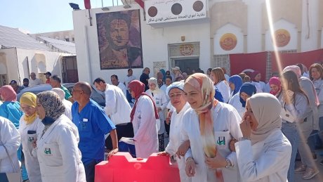 اعوان مستشفى الهادي شاكر بصفاقس يحتجون وهذه مطالبهم