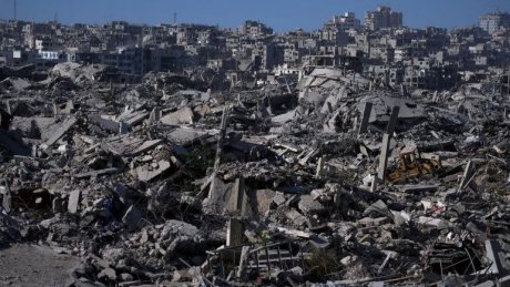 غزة تنزف رغم وقف إطلاق النار : 155 شهيدًا خلال 24 ساعة وانتشال جثامين من تحت الأنقاض