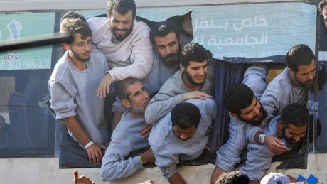 الأسرى الفلسطينيين بين لحظة الحرية وذاكرة العذاب : مشاهد مؤلمة تكشف حجم المعاناة