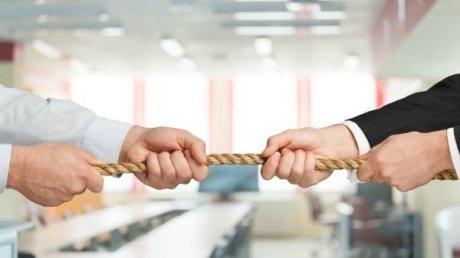 من يهندس الاحتجاج في تونس؟ بين إفراغ الصراع الطبقي من مضمونه وتحويل الاتحاد إلى متهم.