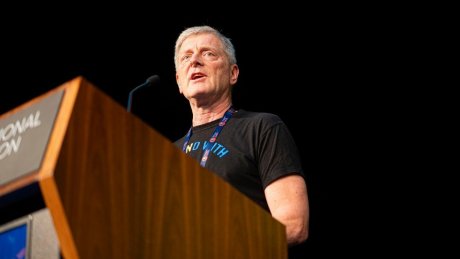 المؤتمر الرابع للاتحاد الدولي للصناعات : تنظيم كل عامل في كل مكان عمل لمواجهة سلطة راس المال