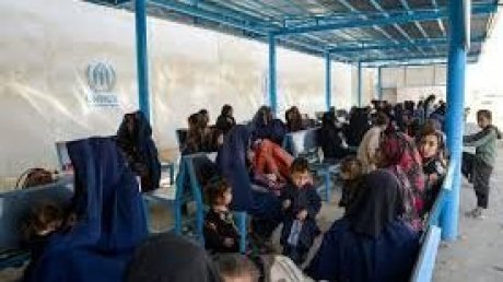 الأمم المتحدة تحذر : ملايين اللاجئين يواجهون شتاءً قاسياً وسط تراجع حاد في التمويل الإنساني