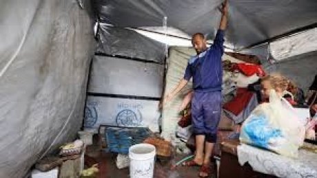 أمطار غزيرة تغرق مستشفى الشفاء وخيام النازحين في غزة وسط تحذيرات من تفشي الأوبئة