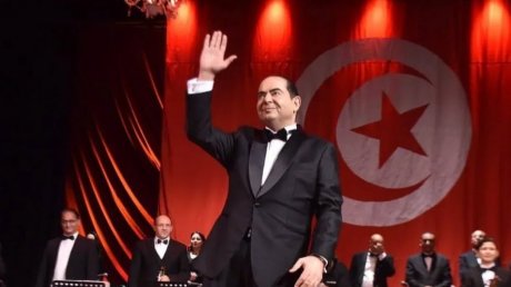 زياد غرسة يعيد تقديم المالوف بتوزيع جديد في سهرة مكتملة العدد بالمسرح البلدي