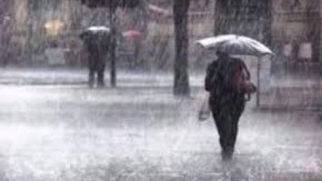 رياح قوية و أمطار خلال هذه الليلة و يوم غد