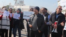 وقفة احتجاجية لصحفيين أمام مقر التلفزة التونسية‬